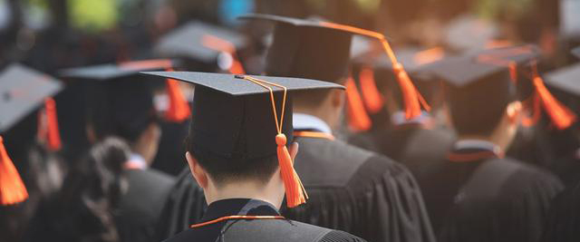 学校举行2022届毕业生校园双选会 273家用人单位提供万余岗位