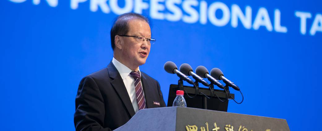 成人导航举办应用型人才培养高端学术论坛