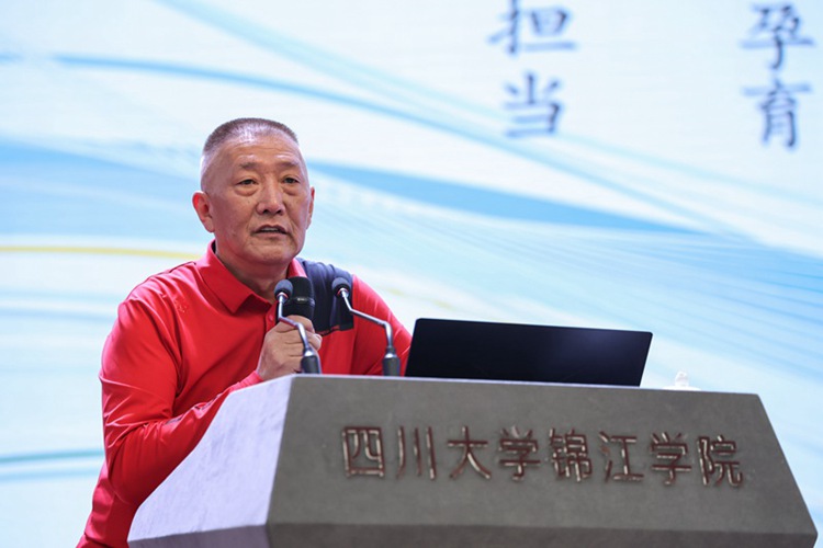 潘健华
